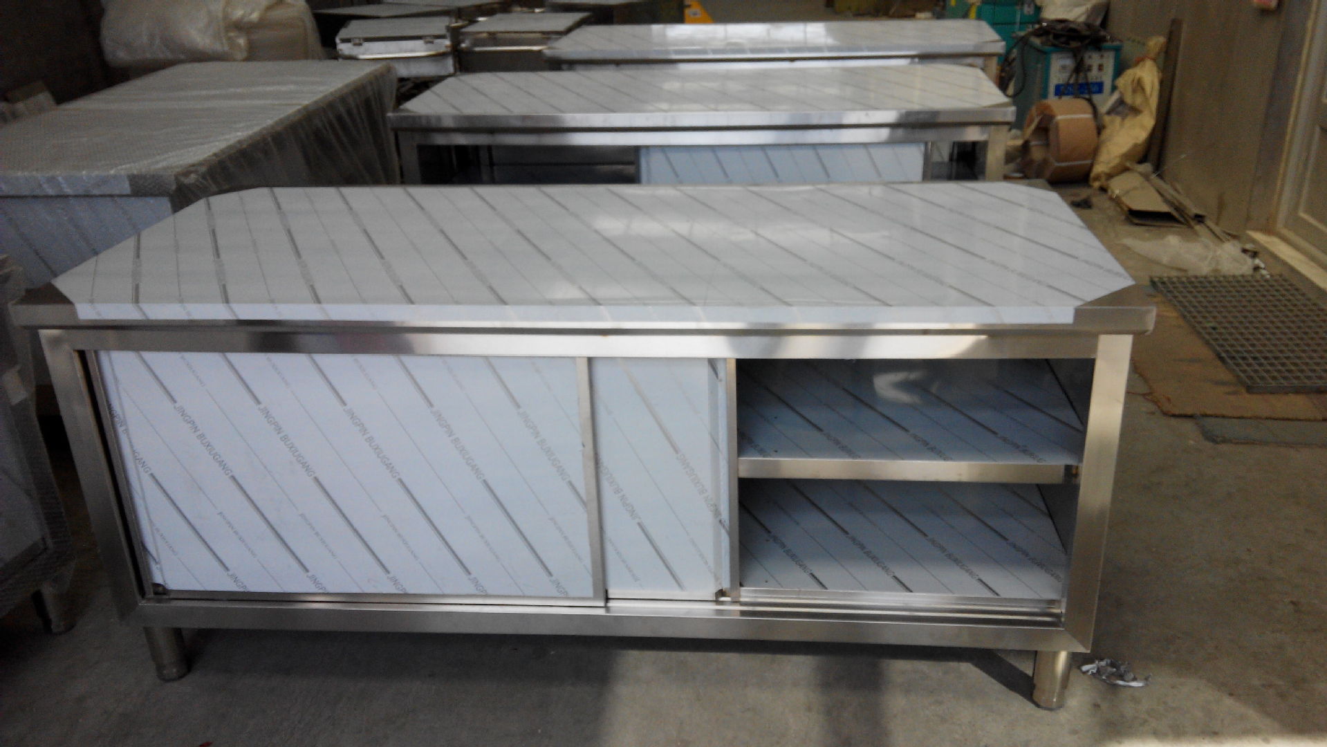 不銹鋼工作臺(tái)回收